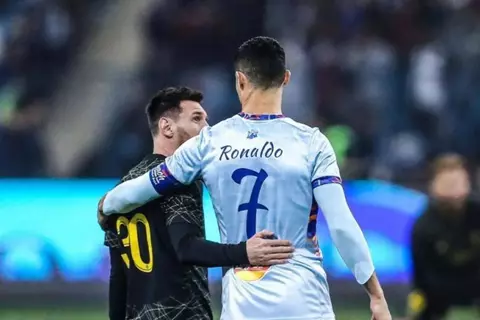 خارج المستطيل الأخضر.. صراع جديد بين ميسي ورونالدو من نوع آخر